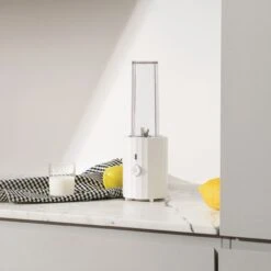 Alessi Smoothie Blender Plisse - Wit - 380 W - Door Michele De Lucchi - MDL17 W -Thuiskeuken 0015 MDL17 W amb 1x1 300dpi 1250pxl