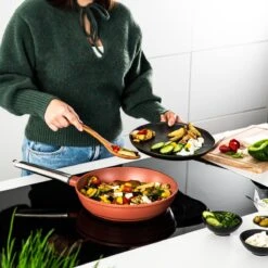 Westinghouse Pannenset Performance (Koekenpan ø 24 En 28 Cm + Steelpan ø 18 Cm) - Rood - Inductie En Alle Andere Warmtebronnen -Thuiskeuken 1200x1200 59