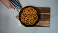 Saveur Selects Pannenset - Carbon Steel (Wokpan ø 35 Cm + Koekenpan ø 30 Cm) - Inductie En Alle Andere Warmtebronnen -Thuiskeuken 1200x675 2