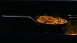 Saveur Selects Pannenset - Carbon Steel (Wokpan ø 35 Cm + Koekenpan ø 30 Cm) - Inductie En Alle Andere Warmtebronnen -Thuiskeuken 1200x675 2