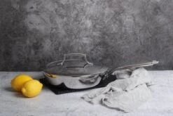 Saveur Selects Pannenset Voyage Series (Koekenpan ø 25 Cm + Steelpan ø 20 Cm) - TriPly RVS - Inductie En Alle Andere Warmtebronnen 17 Saveur Selects Pannenset Voyage Series (Koekenpan ø 25 Cm + Steelpan ø 20 Cm) - TriPly RVS - Inductie En Alle Andere Warmtebronnen -Thuiskeuken 1200x800 2