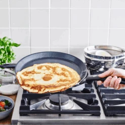 GreenPan Pannenkoekenpan Essentials - Zwart - ø 24 Cm - Keramische Anti-aanbaklaag -Thuiskeuken 667b28b228ec1bc1005fc3d1a08875dcfcdbfa72 GP ESS BA Bd Pancakepan Large NS Lifestyle a 1