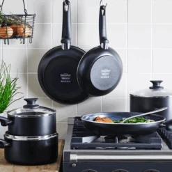 GreenPan Hapjespan Met Deksel - Cambridge - Infinity Black - ø 24 Cm / 3.1 Liter - Keramische Anti-aanbaklaag -Thuiskeuken 7b23e8eb285d1d6fbac8094cba95ce2d82df7107 GP CAM BA Bd KitchenSetting Lifestyle a5B15D
