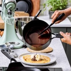 KitchenAid Steelpan Classic Forged - ø 16 Cm / 1.5 Liter - Keramische Anti-aanbaklaag -Thuiskeuken 81QE255Mf6L. AC SL1500