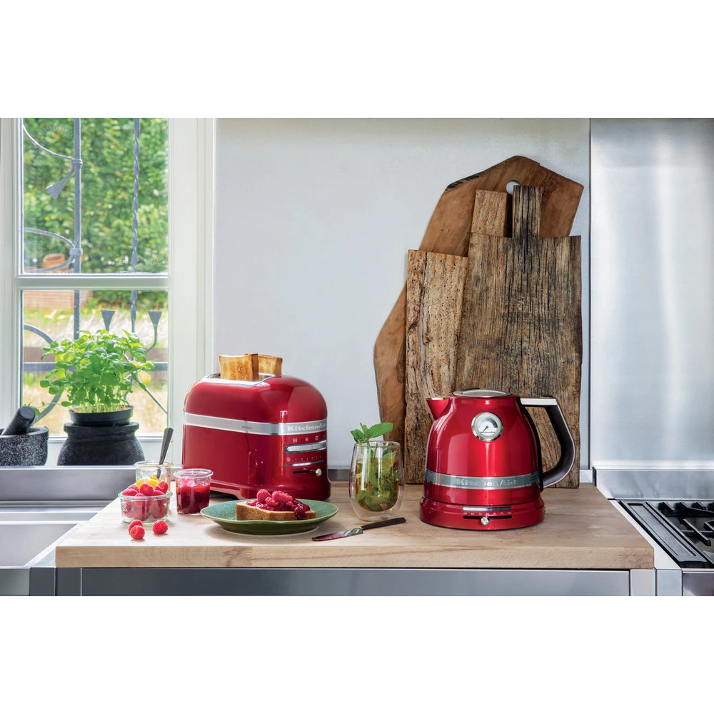 KitchenAid Waterkoker Artisan - Temperatuurregeling - Appelrood - 1.5 Liter - 5KEK1522ECA 4 KitchenAid Waterkoker Artisan - Temperatuurregeling - Appelrood - 1.5 Liter - 5KEK1522ECA - Afbeelding 2