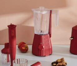 Alessi Blender Plissé - 5 Snelheden + Turbostand - Rood - Michele De Lucchi - 1.5 Liter - MDL09 R -Thuiskeuken Alessi Blender Sfeer1