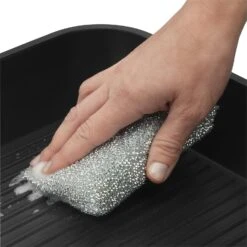 Blackwell Pannensponsje Zilver -Thuiskeuken Blackwell Pannensponsje Zilver in gebruik 2