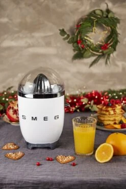 SMEG Citruspers - Elektrisch - Wit - CJF11WHEU 9 SMEG Citruspers - Elektrisch - Wit - CJF11WHEU -Thuiskeuken CJF01WHEU L02