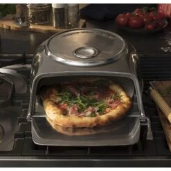 Fernus & Friends Pizza Oven - Voor Fornuis - Pure Polished Aluminium - Voor ø 26 Cm Pizza's -Thuiskeuken Fernus Aluminium Voorkant Sfeer