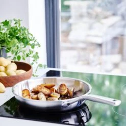 KitchenAid Koekenpan - Multi-Ply RVS - ø 24 Cm - Zonder Anti-aanbaklaag 13 KitchenAid Koekenpan - Multi-Ply RVS - ø 24 Cm - Zonder Anti-aanbaklaag -Thuiskeuken KA Koekenpan Multiply Stainless 2 1