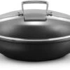 Le Creuset Hapjespan Met Deksel - Les Forgées TNS - ø 26 Cm / 2.7 Liter - Standaard Anti-aanbaklaag -Thuiskeuken LC 20190624 ZS PS FS 51107260010502 001