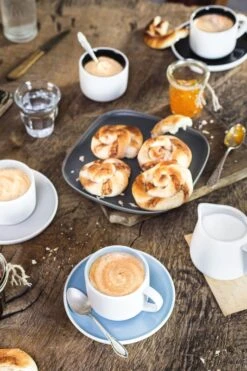 Maxwell & Williams Kop En Schotel Tint Lichtgrijs 100 Ml -Thuiskeuken Maxwell and Williams Tint