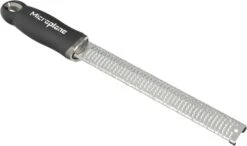 Microplane Rasp Premium Classic - Fijn - Zwart -Thuiskeuken Microplane Premium Classic 46020 Zester Black Straight front