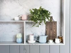 Maxwell & Williams Kop En Schotel Tint Lichtgrijs 100 Ml -Thuiskeuken Tint Lifestyle Image 2 800x600