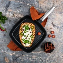 Westinghouse Grillpan Performance - Blissful Black - 28 X 28 Cm - Standaard Anti-aanbaklaag 19 Westinghouse Grillpan Performance - Blissful Black - 28 X 28 Cm - Standaard Anti-aanbaklaag -Thuiskeuken WCFP0095G28BK 9