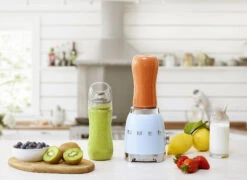 SMEG Smoothie Blender - Compact - Pastelblauw - 600 Ml - PBF01PBEU -Thuiskeuken WEB PBF01PBEU L02.jpg