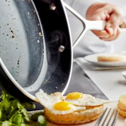 Demeyere Koekenpannen Alu Pro 5 - Ceraforce - ø 24 + 28 Cm - Keramische Anti-aanbaklaag -Thuiskeuken pdp masonry content demeyere alu pro cera 5 pan ceraforce 750x750