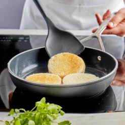 Demeyere Koekenpannen Alu Pro 5 - Ceraforce - ø 24 + 28 Cm - Keramische Anti-aanbaklaag -Thuiskeuken pdp masonry content demeyere alu pro cera 5 pan soft utensils 750x750