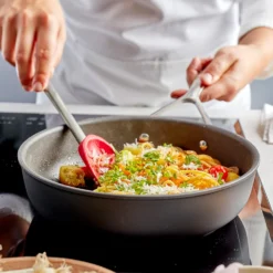 Demeyere Hapjespan Alu Pro 5 - Duraslide Titanium - ø 28 Cm / 3 Liter - Standaard Anti-aanbaklaag -Thuiskeuken pdp masonry content demeyere alu pro high 5 pan heats up quickly 750x750 1