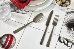 Sambonet Bestekset Flat - Zwart - 24 Delig / 6 Personen -Thuiskeuken sambonet bestekset flat zwart sfeer2