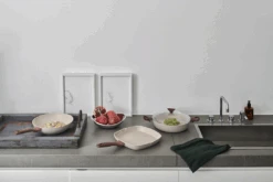 Sambonet Grillpan Rock 'n' Rose - Creme - 28 X 28 Cm - Standaard Anti-aanbaklaag -Thuiskeuken sambonet rock n rose sfeer4 1