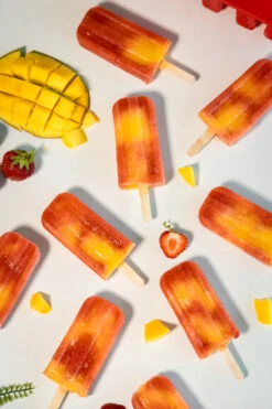 Sareva IJsjesmaker - 10 Ijsjes - Rood - Siliconen - Easy Release - Herbruikbaar 10 Sareva IJsjesmaker - 10 Ijsjes - Rood - Siliconen - Easy Release - Herbruikbaar -Thuiskeuken sareva ijsjesmaker