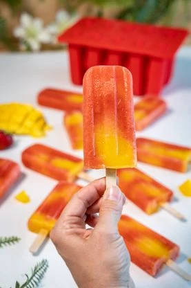 Sareva IJsjesmaker Voor 10 Ijsjes - Rood - Siliconen + 150 Houten IJsstokjes 5 Sareva IJsjesmaker Voor 10 Ijsjes - Rood - Siliconen + 150 Houten IJsstokjes - Afbeelding 3