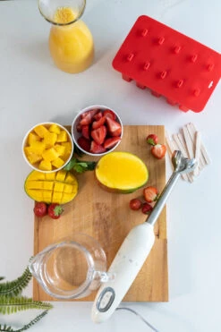 Sareva IJsjesmaker - 10 Ijsjes - Rood - Siliconen - Easy Release - Herbruikbaar 11 Sareva IJsjesmaker - 10 Ijsjes - Rood - Siliconen - Easy Release - Herbruikbaar -Thuiskeuken sareva ijsjesvorm