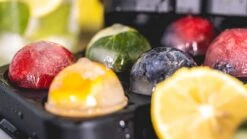 Sareva IJsblokjesvorm - 4 Ronde Ijsbollen - Siliconen - Easy Release - Herbruikbaar -Thuiskeuken sereva ijs sfeer 24 1